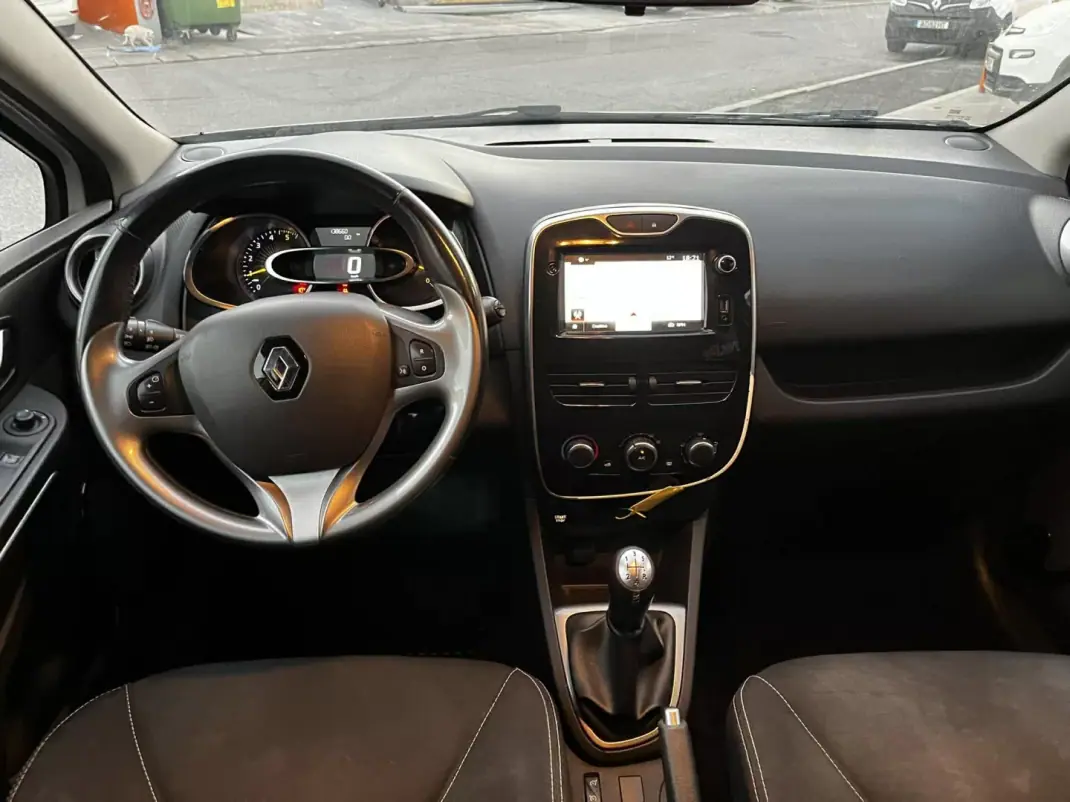 Renault Clio Sport Tourer 2016 - 10900 EUR, 138639 km - AUTO.MOTO.pt - 138639km - foto 4 de 21