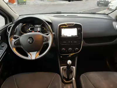 Renault Clio Sport Tourer 2016 - 10900 EUR, 138639 km - AUTO.MOTO.pt - 138639km - foto 4 de 21