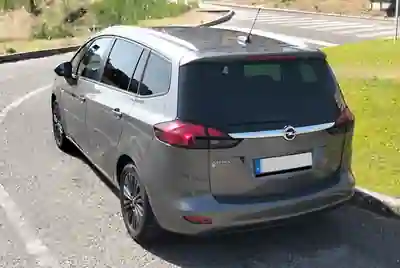Opel Zafira 2019 - 18750 EUR, 116293 km - AUTO.MOTO.pt - 116293km - foto 6 de 15