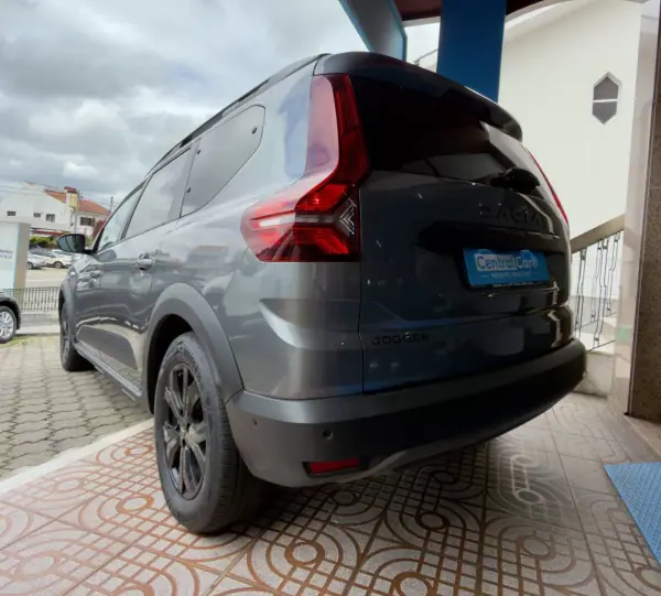 Dacia Jogger 2023 - 15950 EUR, 50000 km - AUTO.MOTO.pt - 50000km - foto 8 de 25