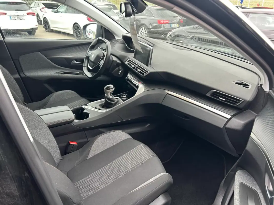 Peugeot 3008 2019 - 19990 EUR, 127500 km - AUTO.MOTO.pt - 127500km - foto 10 de 19