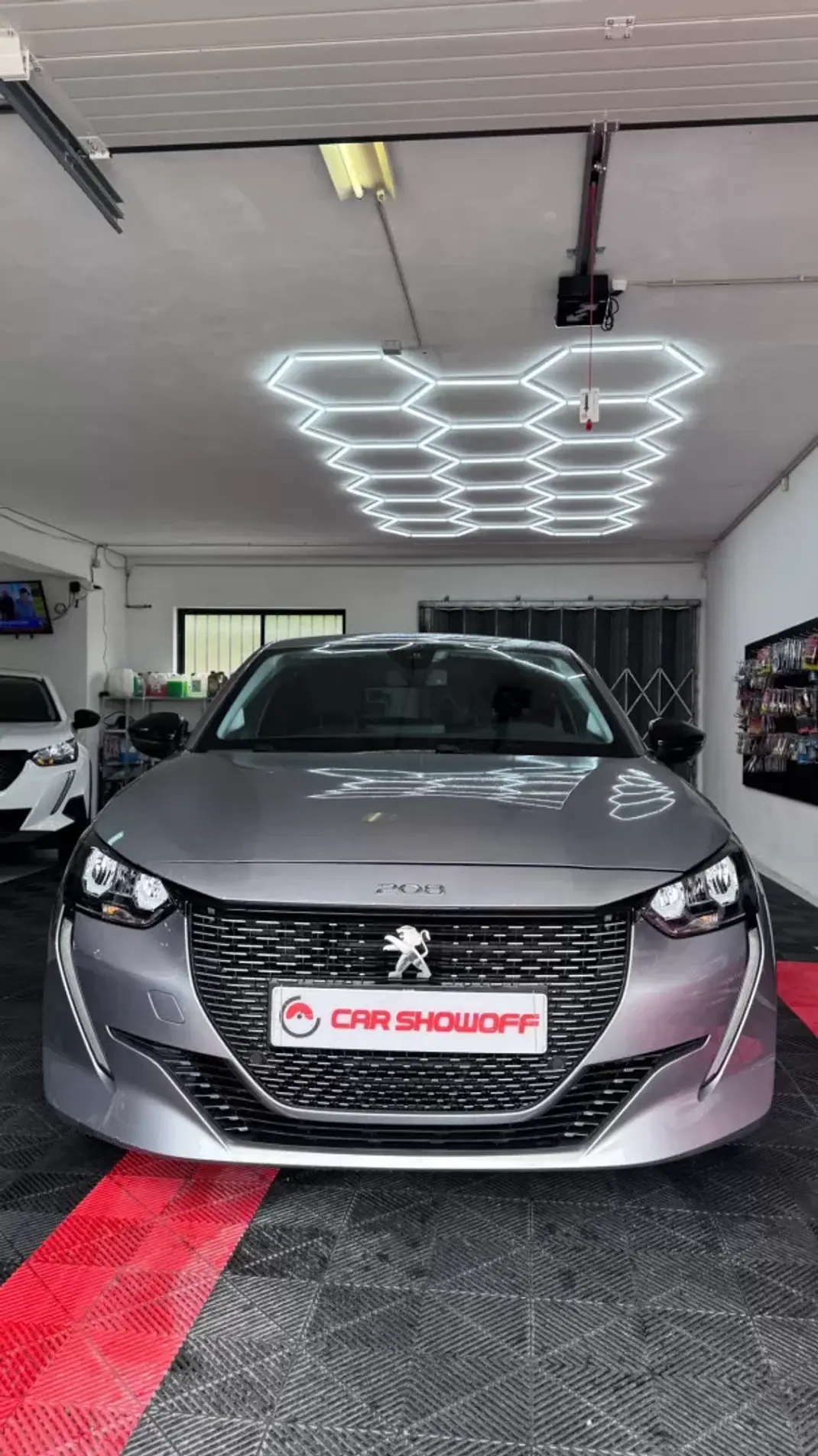 Peugeot e-208 2023 - 19900 EUR, 47000 km - AUTO.MOTO.pt - 47000km - foto 1 de 10