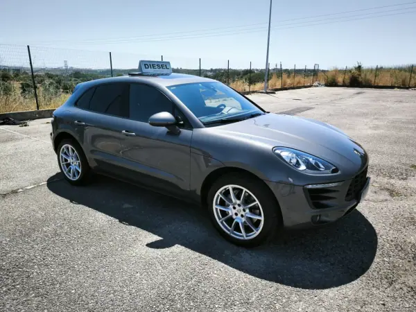 Porsche Macan 2014 - 42950 EUR, 177239 km - AUTO.MOTO.pt - 177239km - foto 16 de 59