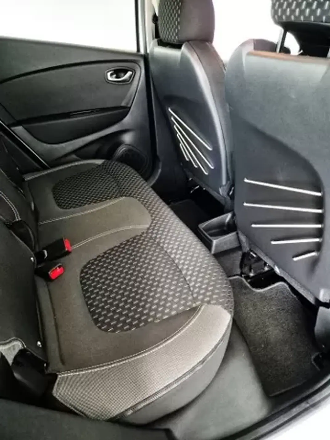 Renault Captur 2018 - 13750 EUR, 50000 km - 50000km - foto 9 de 11