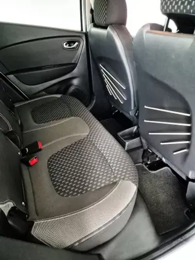 Renault Captur 2018 - 13750 EUR, 50000 km - AUTO.MOTO.pt - 50000km - foto 9 de 11