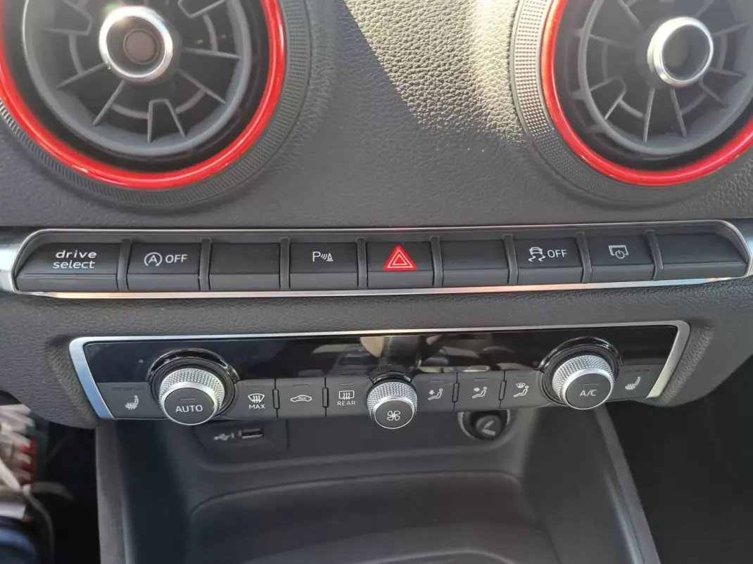 Audi RS3 Sportback 2019 - 55900 EUR, 77000 km - 77000km - foto 38 de 42