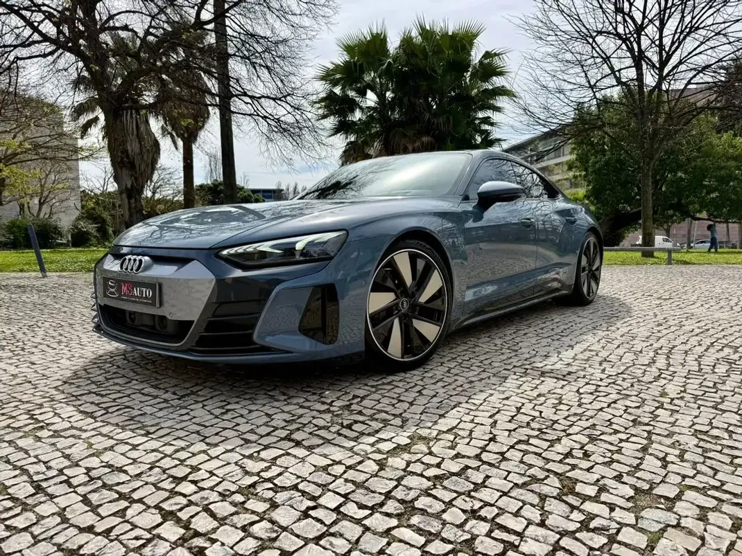 Audi e-tron GT 2022 - 57790 EUR, 82950 km - AUTO.MOTO.pt - 82950km - foto 1 de 55