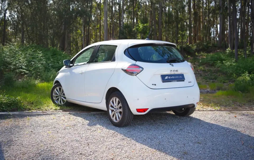 Renault Zoe 2020 - 12990 EUR, 103000 km - AUTO.MOTO.pt - 103000km - foto 2 de 24