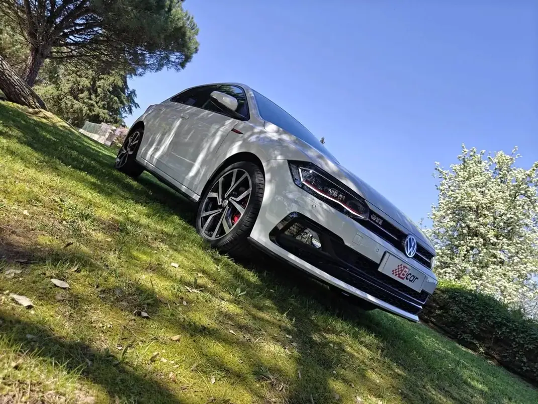 Volkswagen Polo 2018 - 24490 EUR, 59000 km - AUTO.MOTO.pt - 59000km - foto 1 de 50