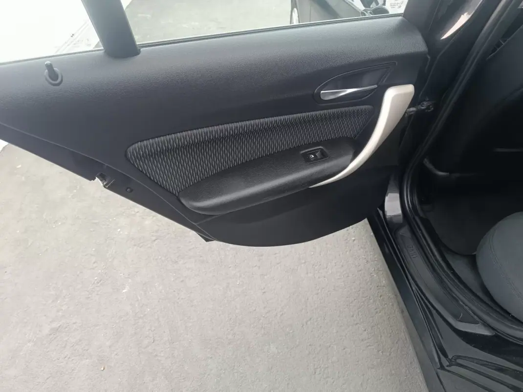 BMW 116 2015 - 12900 EUR, 156049 km - AUTO.MOTO.pt - 156049km - foto 10 de 29