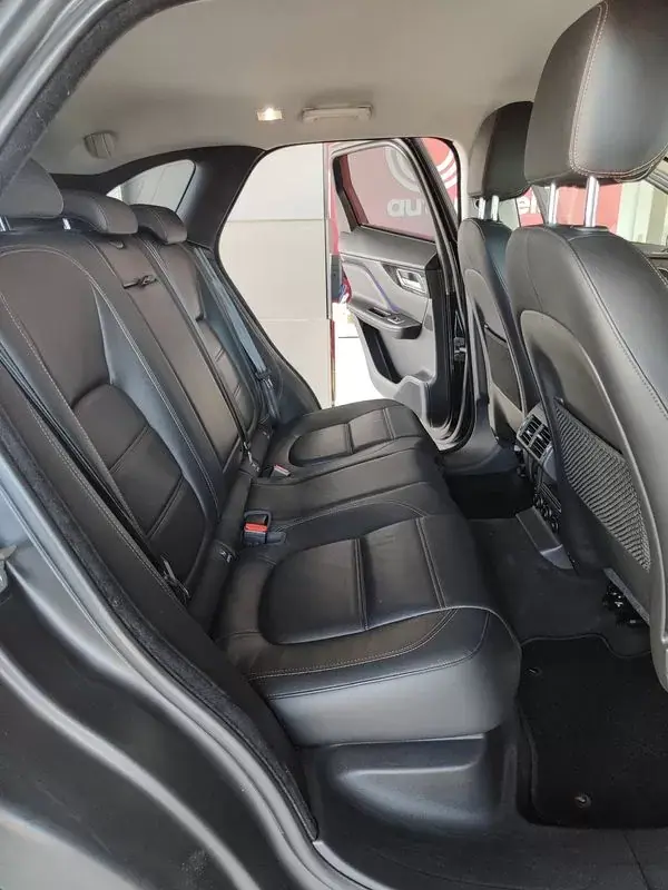 Jaguar F-Pace 2017 - 19750 EUR, 156000 km - AUTO.MOTO.pt - 156000km - foto 19 de 43