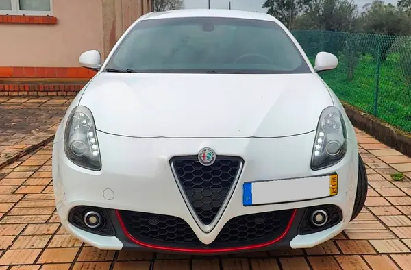 Alfa Romeo Giulietta 2019 - 14900 EUR, 163000 km - AUTO.MOTO.pt - 163000km - foto 2 de 15