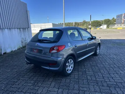 Peugeot 206 2010 - 5990 EUR, 158000 km - AUTO.MOTO.pt - 158000km - foto 5 de 16