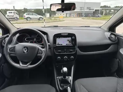 Renault Clio 2019 - 11490 EUR, 113000 km - AUTO.MOTO.pt - 113000km - foto 9 de 19