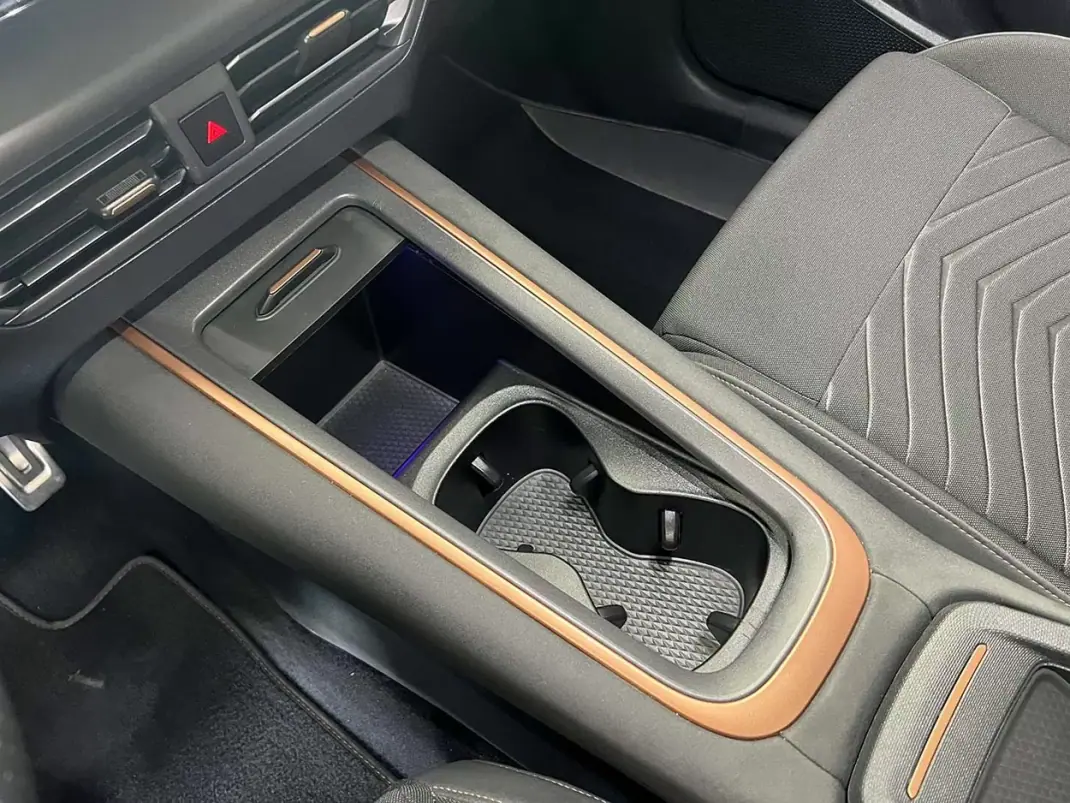 Cupra Born 2023 - 27800 EUR, 83155 km - 83155km - foto 19 de 31