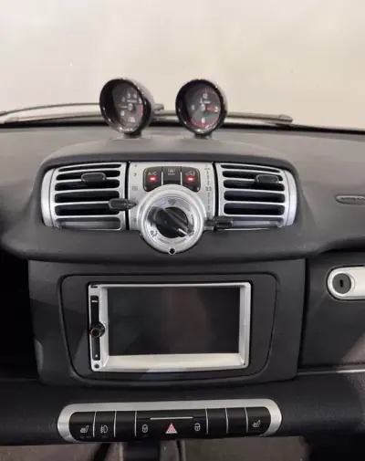 Smart ForTwo Coupé 2013 - 12500 EUR, 118671 km - AUTO.MOTO.pt - 118671km - foto 11 de 48