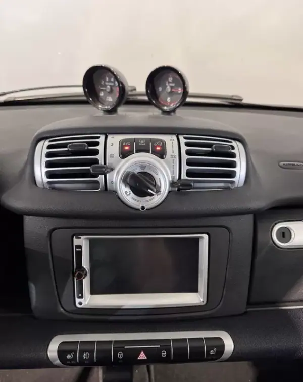 Smart ForTwo Coupé 2013 - 12500 EUR, 118671 km - AUTO.MOTO.pt - 118671km - foto 11 de 48