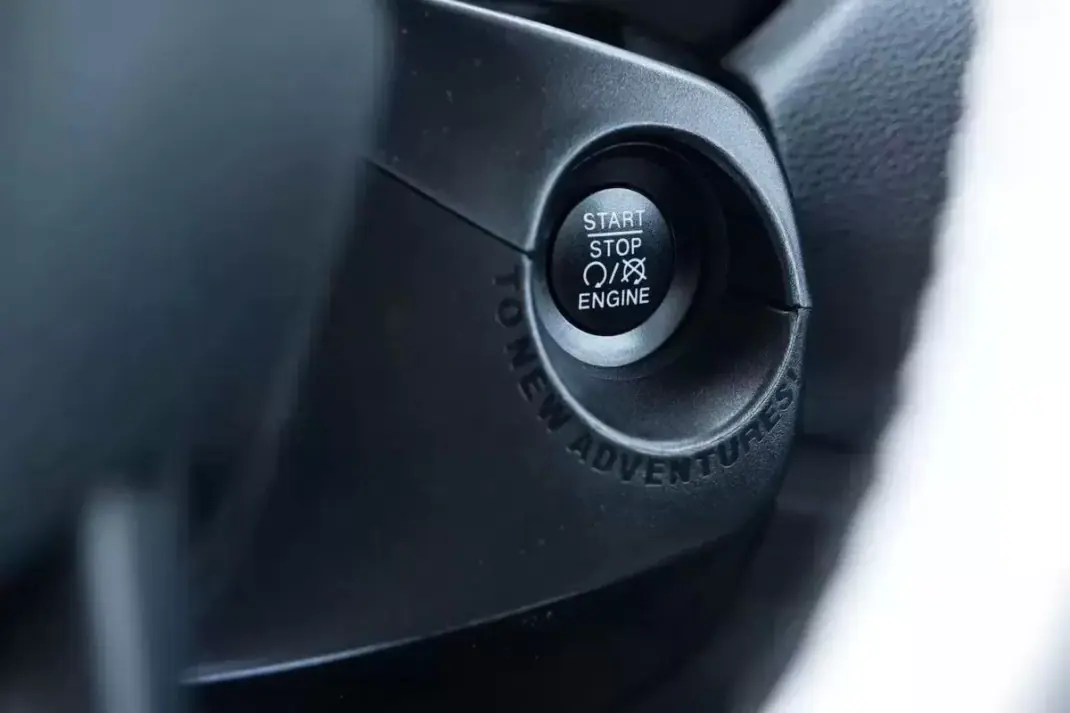 Jeep Renegade 2020 - 17600 EUR, 100000 km - AUTO.MOTO.pt - 100000km - foto 16 de 26