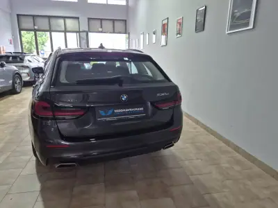 BMW 530e 2021 - 29900 EUR, 130000 km - AUTO.MOTO.pt - 130000km - foto 6 de 34