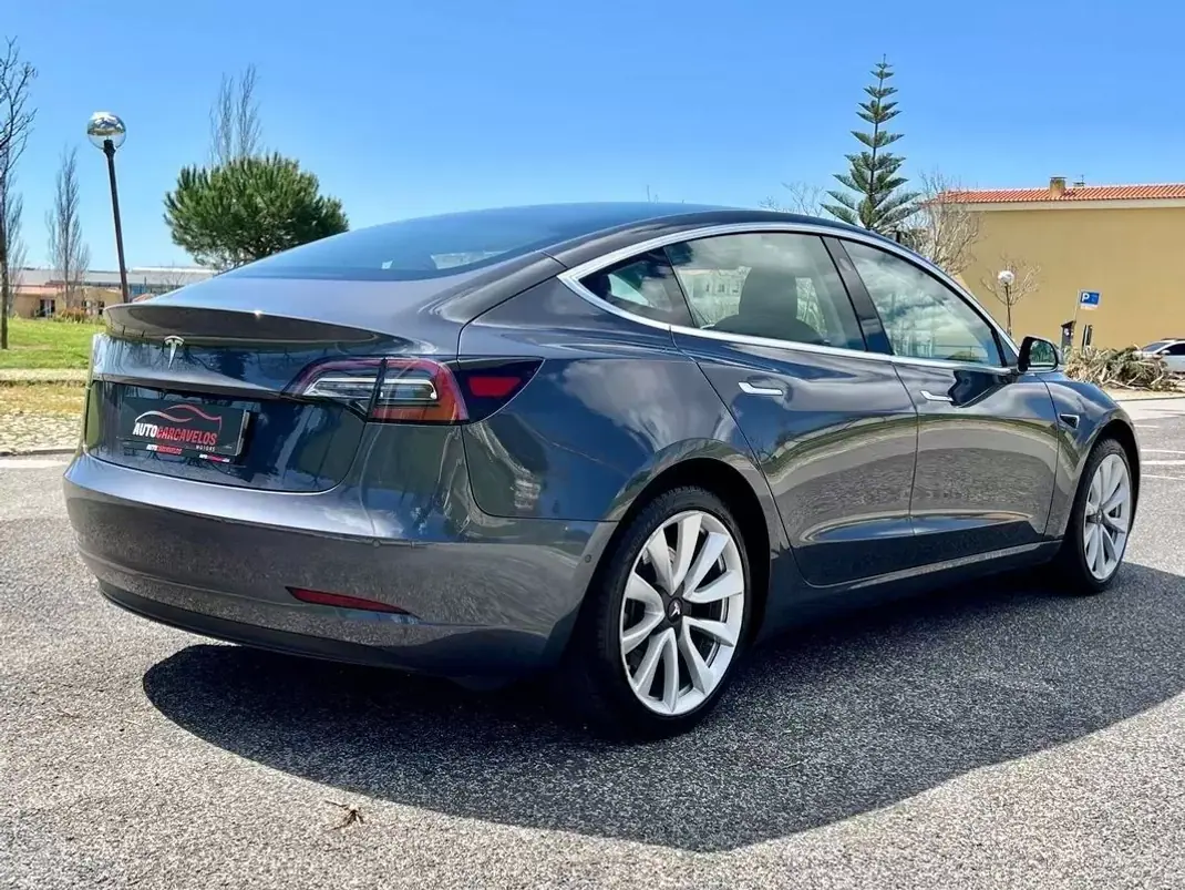 Tesla Model 3 2019 - 23990 EUR, 83000 km - AUTO.MOTO.pt - 83000km - foto 8 de 26