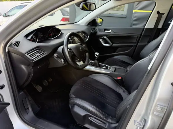 Peugeot 308 SW 2014 - 7250 EUR, 245000 km - AUTO.MOTO.pt - 245000km - foto 9 de 17