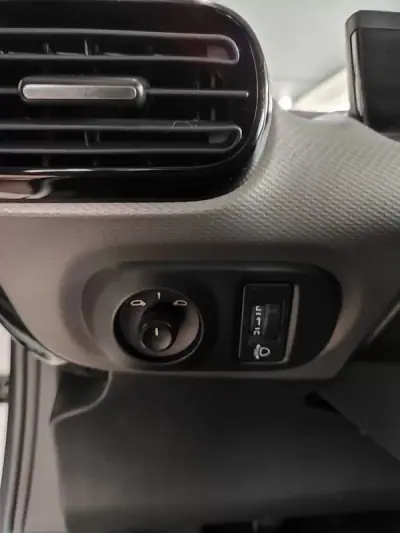Citroën C4 Cactus 2018 - 9150 EUR, 106600 km - AUTO.MOTO.pt - 106600km - foto 25 de 37