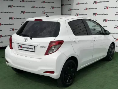 Toyota Yaris 2014 - 10990 EUR, 149000 km - AUTO.MOTO.pt - 149000km - foto 6 de 19