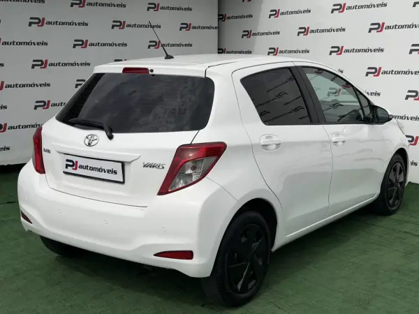 Toyota Yaris 2014 - 9990 EUR, 149000 km - AUTO.MOTO.pt - 149000km - foto 6 de 19