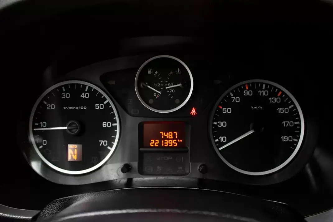 Citroën BERLINGO VAN XL 1.5 BLUE HDI 3 LUGARES 2018 - 13750 EUR, 221395 km - AUTO.MOTO.pt - 221395km - foto 6 de 35