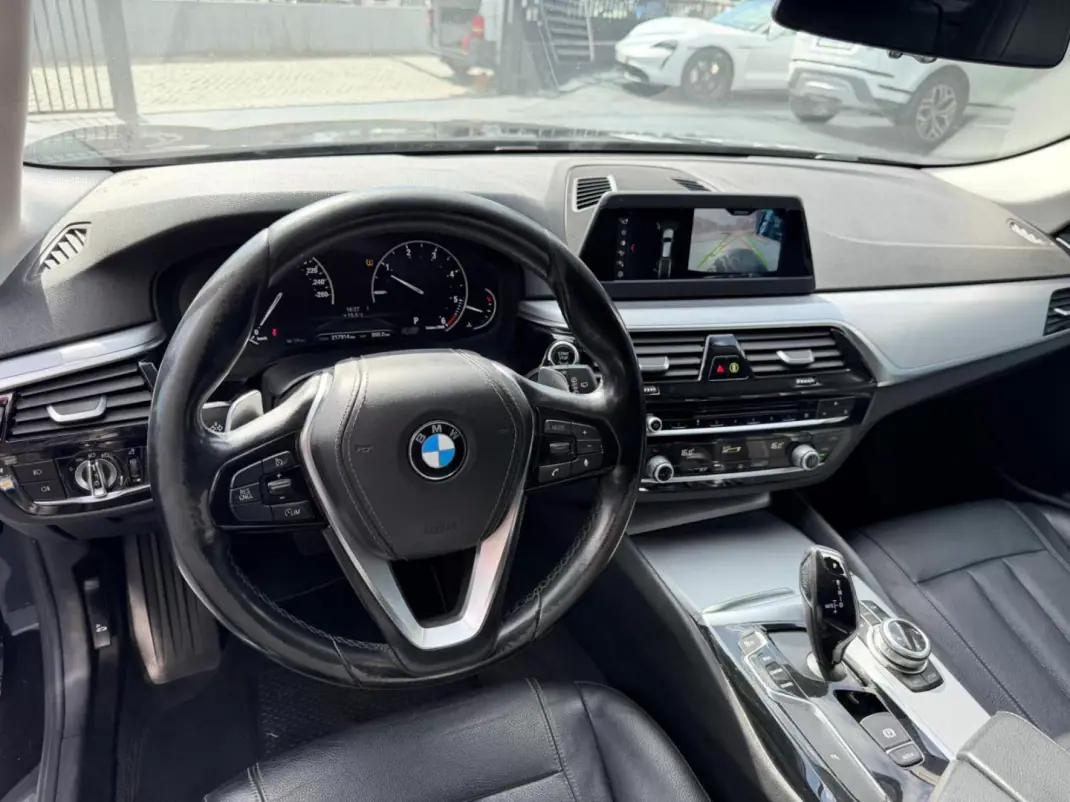 BMW 520 2017 - 21900 EUR, 217000 km - AUTO.MOTO.pt - 217000km - foto 8 de 12