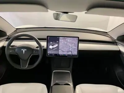 Tesla Model 3 2023 - 29750 EUR, 68000 km - AUTO.MOTO.pt - 68000km - foto 4 de 44