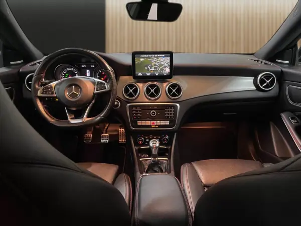 Mercedes-Benz CLA 180 2016 - 15950 EUR, 208726 km - AUTO.MOTO.pt - 208726km - foto 8 de 20
