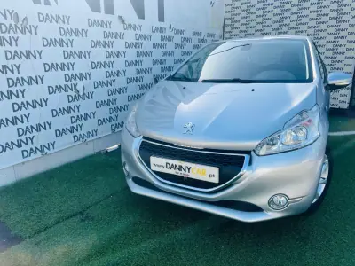 Peugeot 208 2013 - 7900 EUR, 154000 km - AUTO.MOTO.pt - 154000km - foto 2 de 12