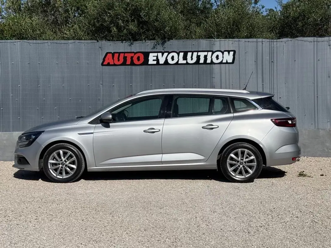 Renault Mégane Sport Tourer 2018 - 11950 EUR, 110000 km - 110000km - foto 2 de 23