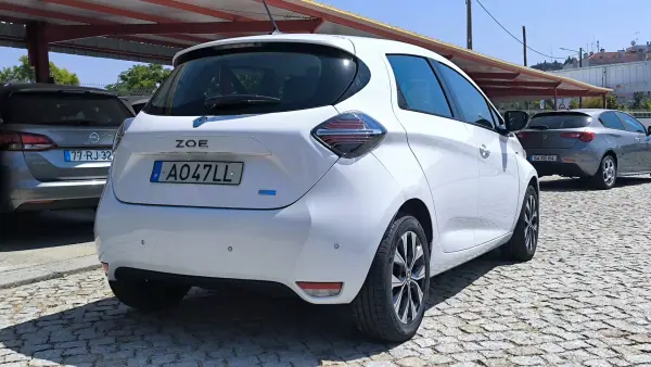 Renault Zoe 2022 - 16450 EUR, 92161 km - AUTO.MOTO.pt - 92161km - foto 5 de 9