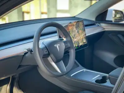 Tesla Model Y 2023 - 34900 EUR, 45800 km - AUTO.MOTO.pt - 45800km - foto 5 de 15