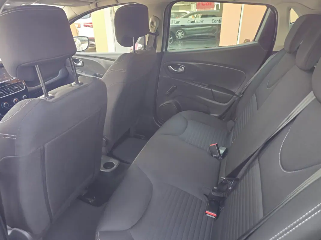Renault Clio 2018 - 11990 EUR, 94000 km - AUTO.MOTO.pt - 94000km - foto 12 de 14