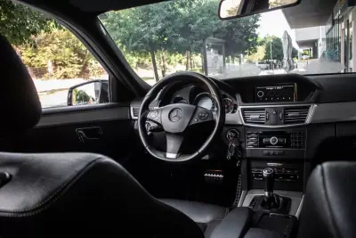 Mercedes-Benz E 250 2010 - 12990 EUR, 273813 km - 273813km - foto 28 de 36