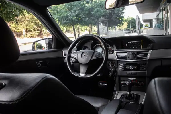 Mercedes-Benz E 250 2010 - 12990 EUR, 273813 km - 273813km - foto 28 de 36