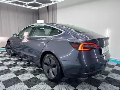 Tesla Model 3 2019 — foto 5 de 19