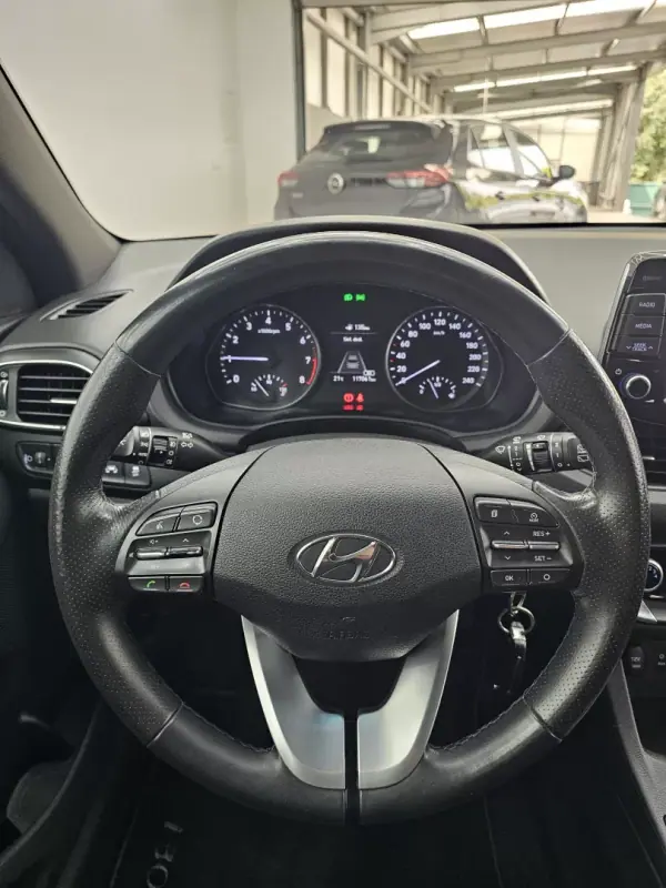 Hyundai i30 SW 2018 - 12950 EUR, 117053 km - AUTO.MOTO.pt - 117053km - foto 38 de 41