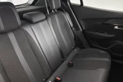 Peugeot e-2008 2020 - 14790 EUR, 153203 km - AUTO.MOTO.pt - 153203km - foto 6 de 9