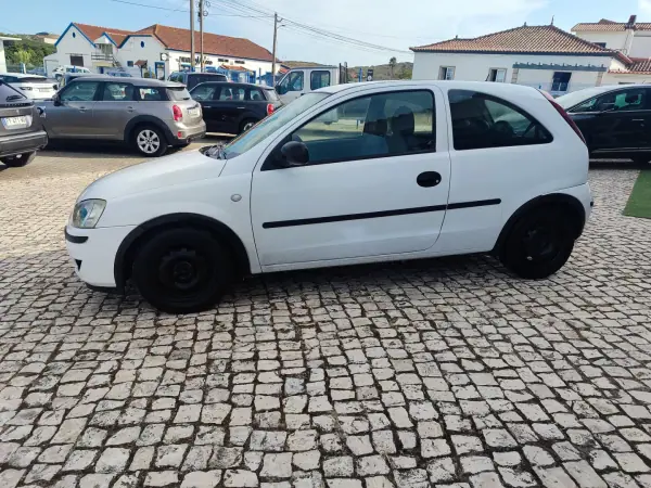 Opel Corsa 2006 - 2900 EUR, 277000 km - AUTO.MOTO.pt - 277000km - foto 4 de 17