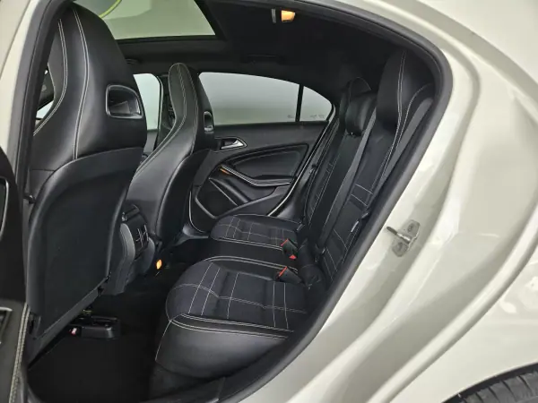 Mercedes-Benz A 180 2017 - 16250 EUR, 160000 km - AUTO.MOTO.pt - 160000km - foto 6 de 9