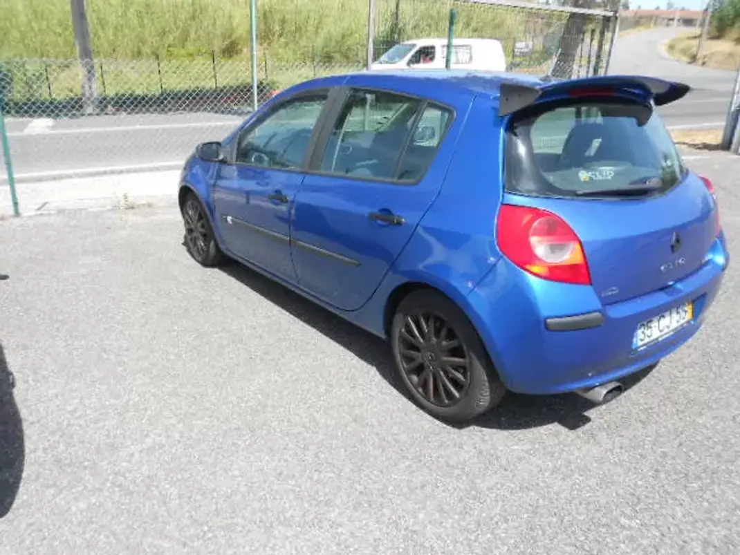 Renault Clio 2006 - 4750 EUR, 265045 km - AUTO.MOTO.pt - 265045km - foto 4 de 12
