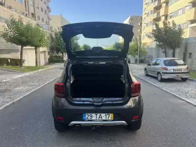 Dacia Sandero 2017 - 10950 EUR, 158000 km - AUTO.MOTO.pt - 158000km - foto 8 de 15