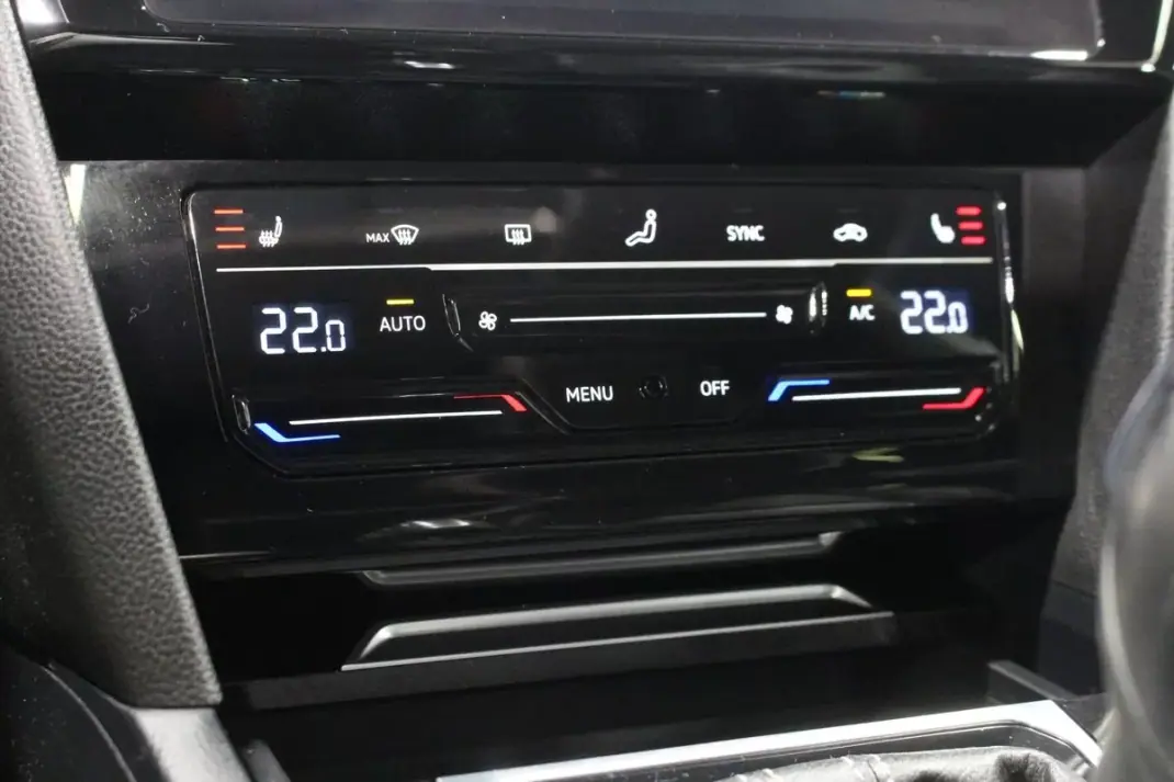 Volkswagen Arteon 2021 - 25400 EUR, 209040 km - AUTO.MOTO.pt - 209040km - foto 36 de 40