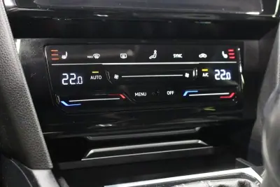 Volkswagen Arteon 2021 - 25400 EUR, 209040 km - AUTO.MOTO.pt - 209040km - foto 36 de 40