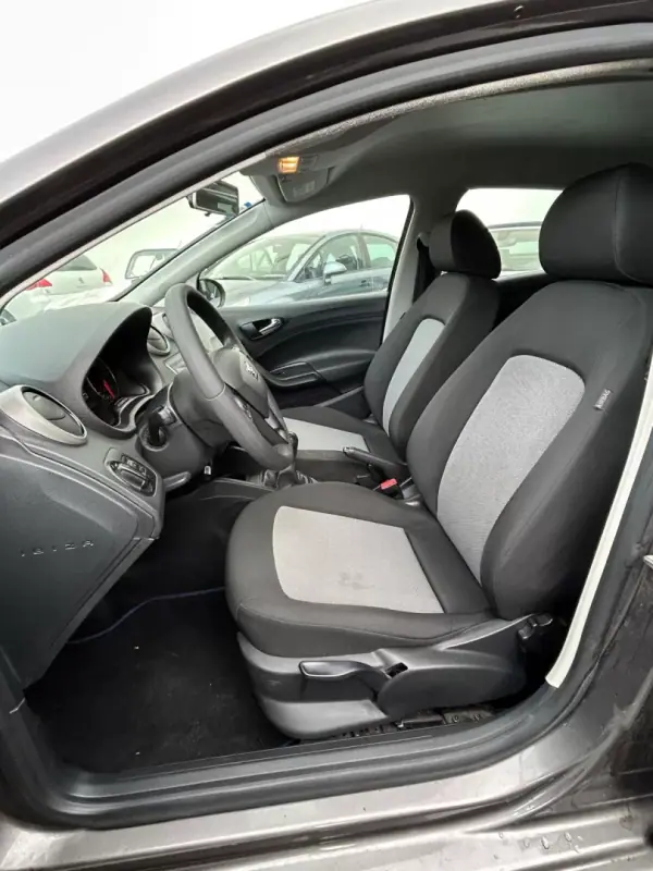SEAT Ibiza 2017 - 8990 EUR, 267000 km - AUTO.MOTO.pt - 267000km - foto 10 de 16