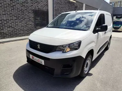 Peugeot Partner 1.6 HDI , 3 Lug. , Iva Dedutivel 2019 - 12480 EUR, 130000 km - AUTO.MOTO.pt - 130000km - foto 7 de 23